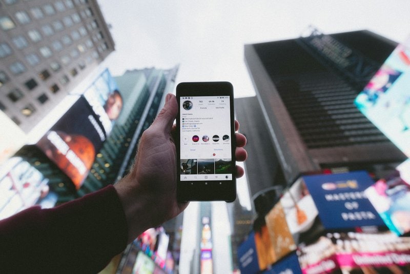 How To Create Compelling Visual Stories On Instagram?